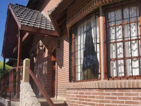 Casa en Venta con 2 cocheras