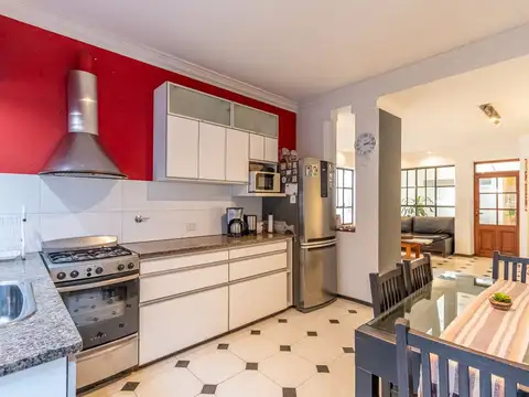 Casa 6 ambientes venta con cochera y lote propio