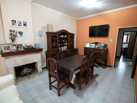 Casa 5 ambientes con 1 baño