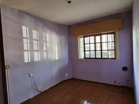 PH 2 ambientes en PB al frente con entrada independiente refaccionado hace 20 años! Sin expensas 