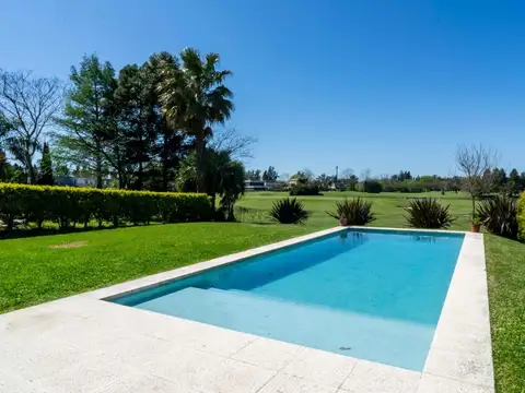 Casa en Venta con 3 cocheras