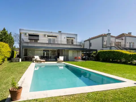 VENTA CASA AL GOLF  B.  SAN ISIDRO LABRADOR ,VILLANUEVA