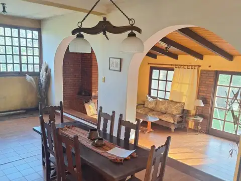 Casa en Venta con 2 cocheras