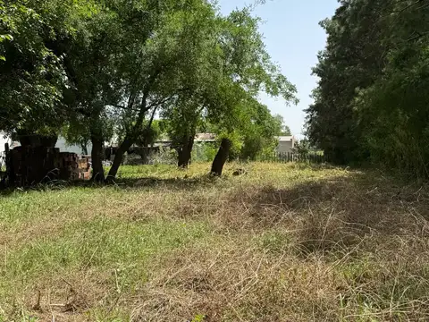¡Una oportunidad única: terreno en barrio residencial esperando ser parte de tus sueños!