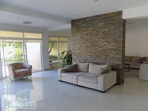 Casa en Venta con 3 cocheras