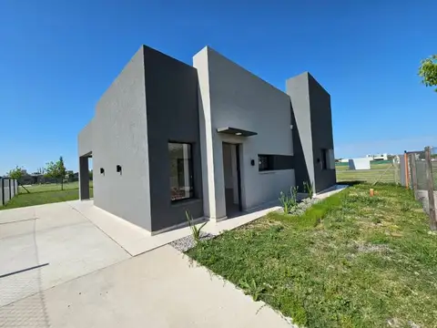 CASA 2 DORMITORIOS A ESTRENAR EN FUNES NORTE