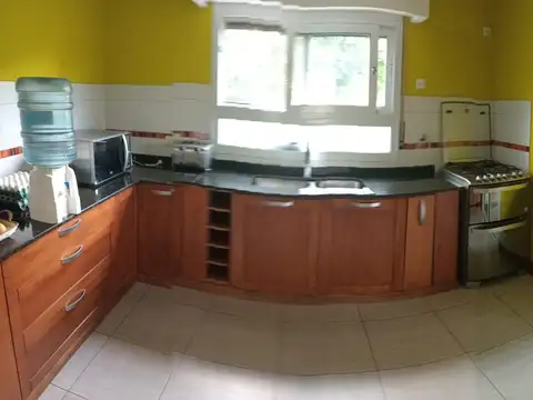 Casa quinta en venta en Azul con gran lote