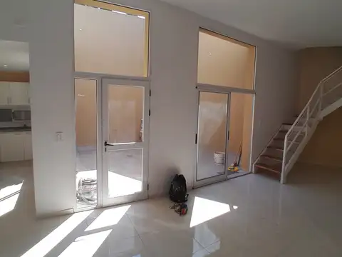 Depto Tipo Casa 3 ambientes con 1 baño