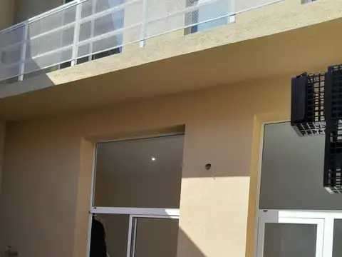 EXCELENTE Tipo CASA 3 AMB A NUEVO