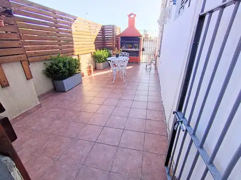 PH 3 Ambientes al contra frente con patio y parrilla. Apto credito!
