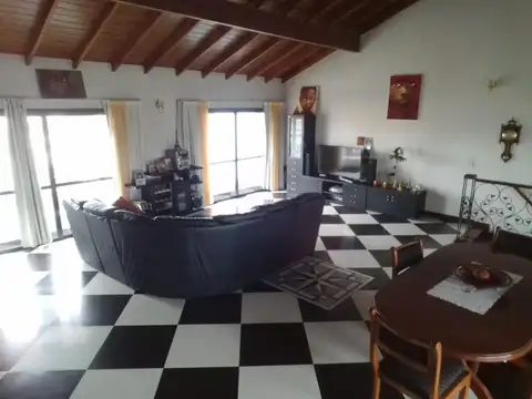 Casa en Venta con 5 cocheras