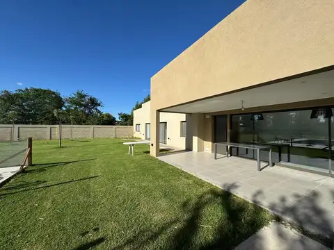 Casa 5 ambientes con 3 baños