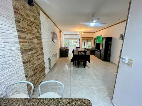 Casa en Venta con 3 cocheras