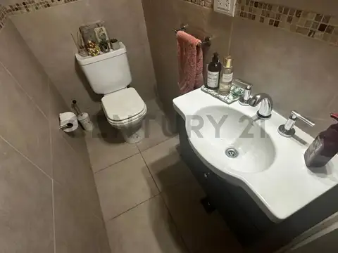 Villa del Parque-Casa 5 ambientes c/gran patio, garage y terraza