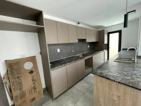 Duplex a la venta! A estrenar! Frente a plaza!