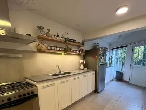 Casa 4 ambientes con 2 baños