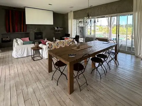 Casa en Venta en Carilo, USD 325.000