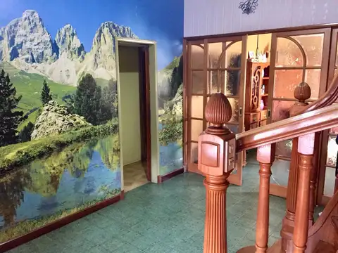 VENTA IMPORTANTE CASA DE 5 AMBIENTES VILLA LUZURIAGA-