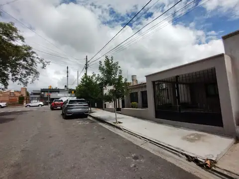 Casa 6 ambientes con 3 baños