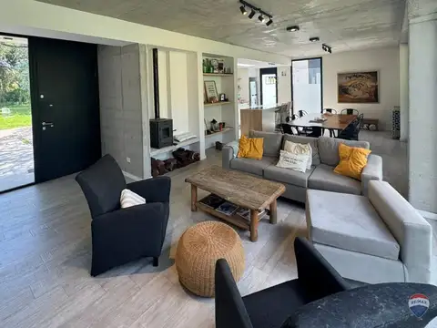 Casa 6 ambientes con 3 baños