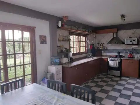 Casa 6 ambientes con 2 baños