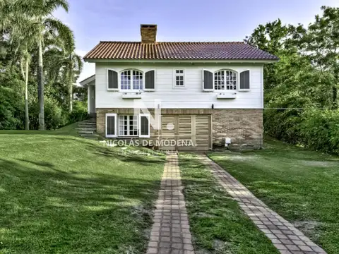 Casa 5 ambientes con 3 baños