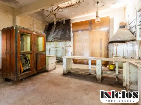 Local en Venta Via Púb.