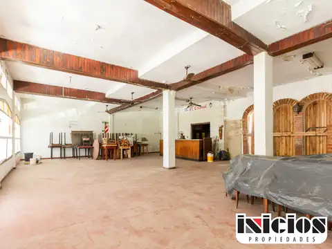 Local en Venta Via Púb.