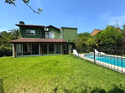 Casa en Venta con 3 cocheras
