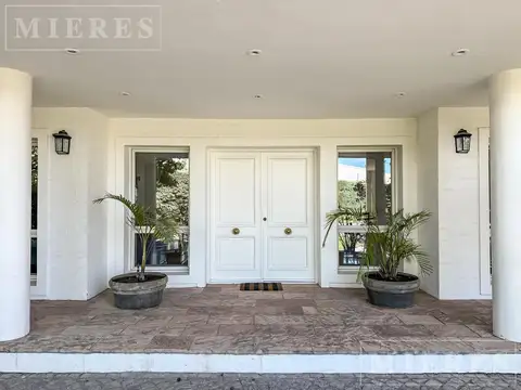 Casa 7 ambientes con 2 baños