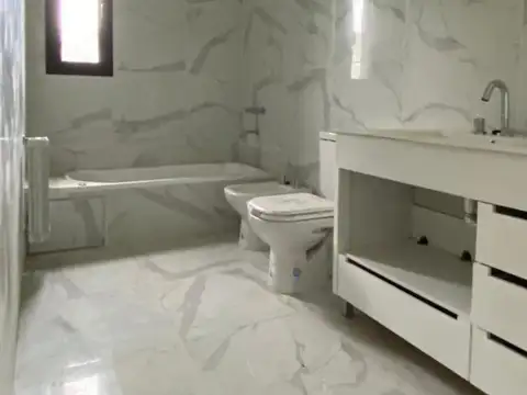 Casa en Venta en Countries y Barrios Cerrados en Berazategui, USD 210.000