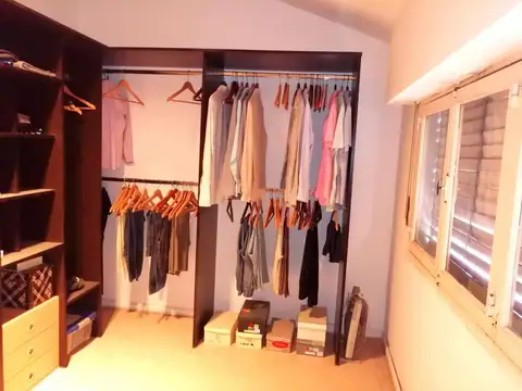 Casa 5 ambientes con 4 baños