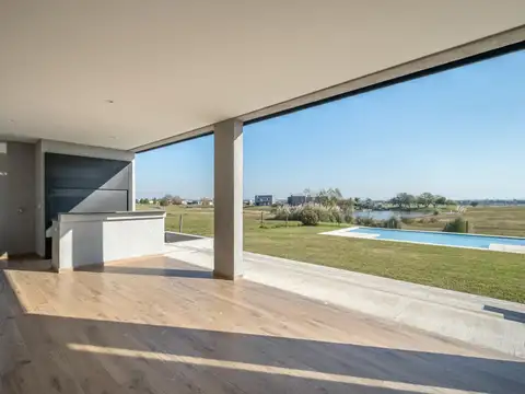 Casa 6 ambientes con 3 baños