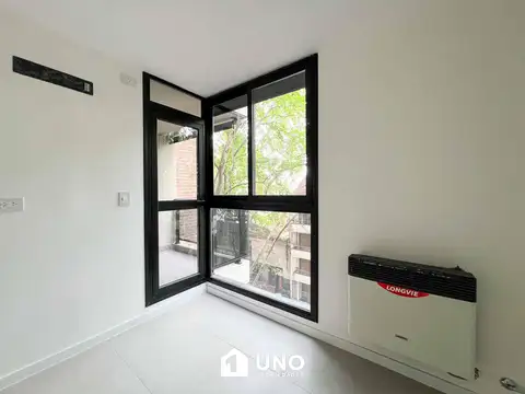 Santiago y Av. Pellegrini - Dpto de 2 Dormitorios Externo. Cochera disponible.