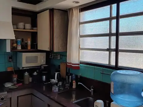 AMPLIA CASA EN PLANTA ALTA CON COCHERA Y LOCAL/DEPOSITO