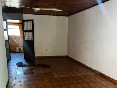 Casa 4 ambientes con 1 baño