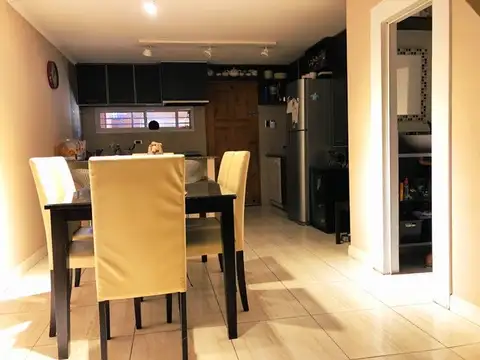 En venta moderno duplex al frente con cochera y patio - sin expensas. Apto credito hipotecario