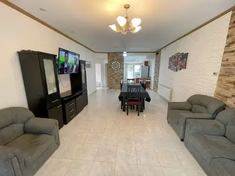 VENTA CASA 4 AMBIENTES MAS DEPARTAMENTO 2 AMB.