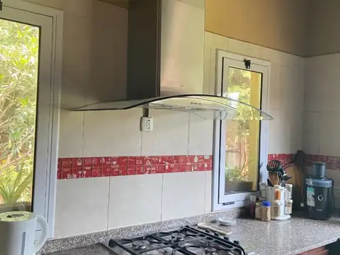 Casa 8 ambientes con 3 baños