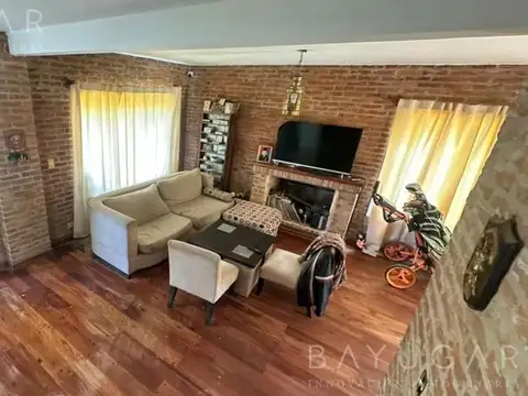 Casa en Venta con 3 cocheras