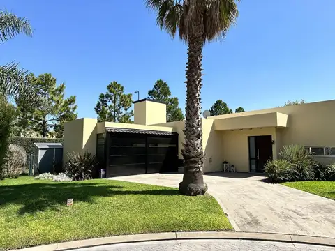 Casa Miraflores Funes Hills. Categoría