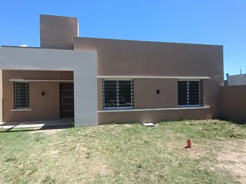 Casa en venta - 2 Dormitorios 1 Baño - Cochera - 336Mts2 - Luján