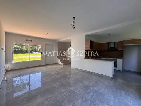 Casa 4 ambientes con 3 baños