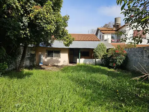 Casa 3 amb a reciclar con terreno de 322 m2 en Guido y García, Carapachay