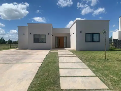 CASA EN VENTA, 3 AMBIENTES, SAN SEBASTIAN, AREA 11