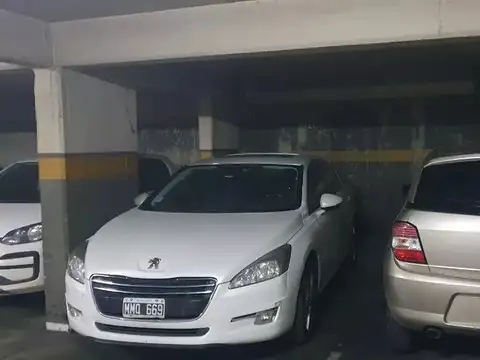 Cochera Cubierta  En Venta Ubicada Hidaldo 100 En Caballito