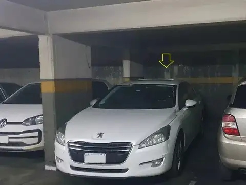 Cochera Cubierta  En Venta Ubicada Hidaldo 100 En Caballito