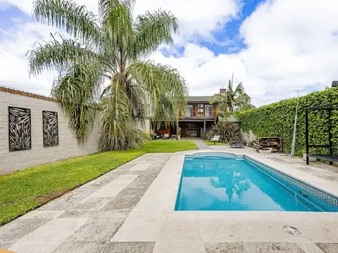 CASA 5 AMB CON PARQUE Y PILETA MERLO APTO CREDITO