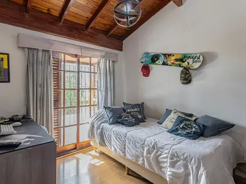 Casa en Venta con 3 cocheras