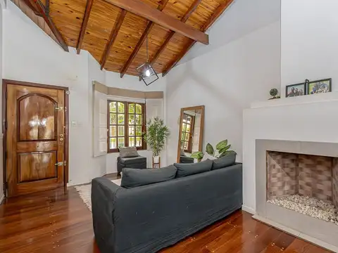 CASA 5 AMB CON PARQUE Y PILETA MERLO APTO CREDITO